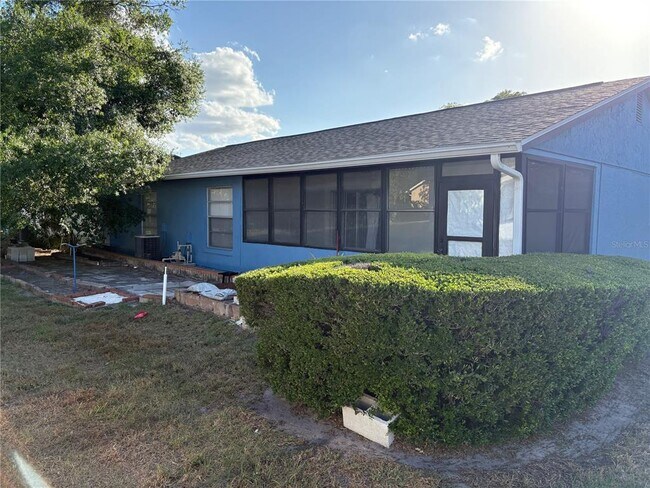 Building Photo - 10317 Lazy Lake Dr