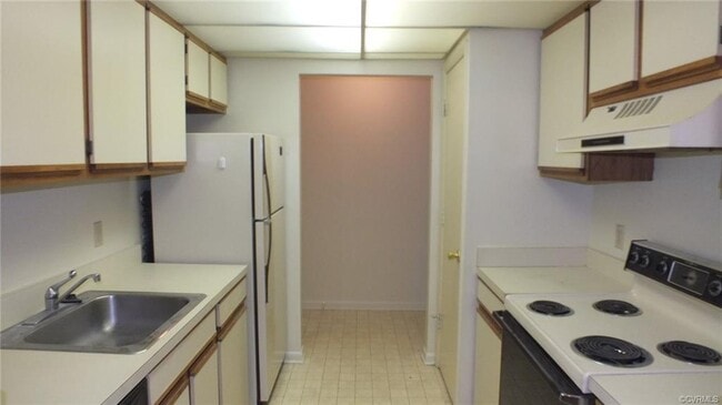 Building Photo - 2103 Turtle Creek Dr