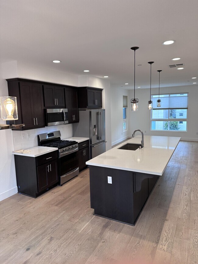 Building Photo - 889 Spring Tides Rd
