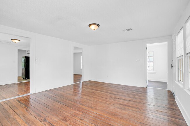 Foto del edificio - 906 E 39th St