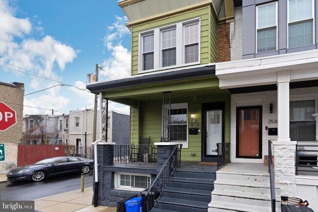 Building Photo - 2528 Ingersoll St