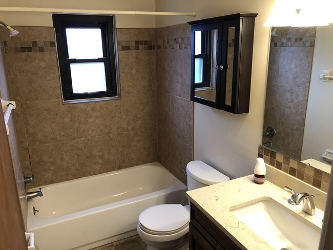 Full Bath upstairs - 2953 Columbus St