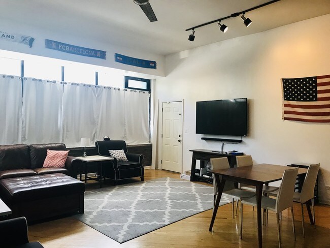 Foto del edificio - 3456 N Damen Ave