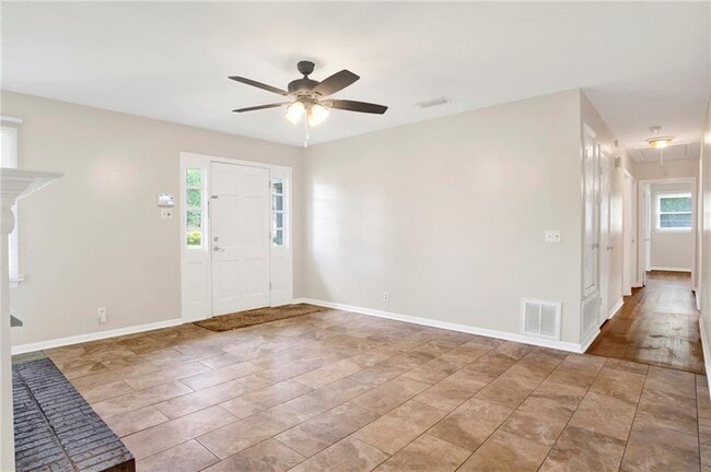 Building Photo - 6023 Lazy Ln