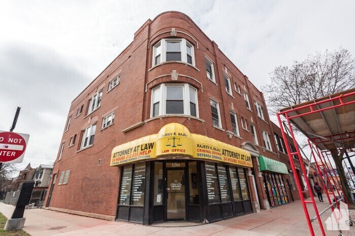 Primary Photo - 3245 W Fullerton Ave