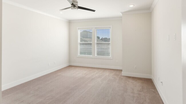 Foto del edificio - 3 Bedroom House Available NOW