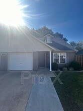 Building Photo - 3403 SW Victoria Pl