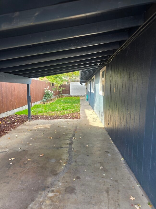 Building Photo - 536 Hamilton St