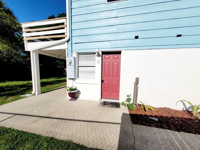 Building Photo - Studio Apartment - Utilities Included!