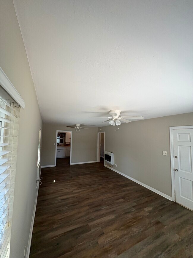 Building Photo - 211 Latch Dr