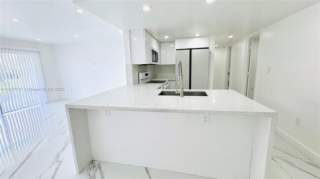 Foto del edificio - 9375 Fontainebleau Blvd