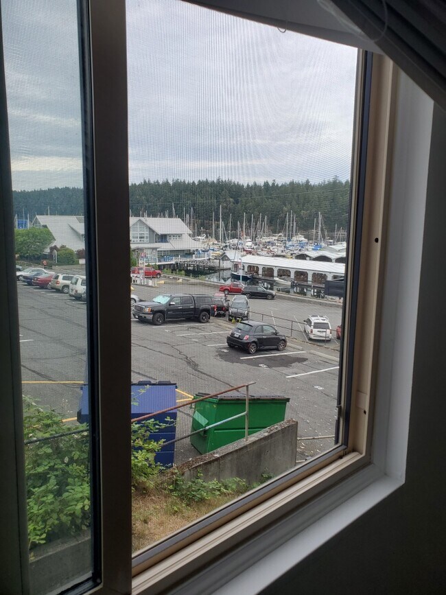 Photo du bâtiment - 430 Stewart Ave