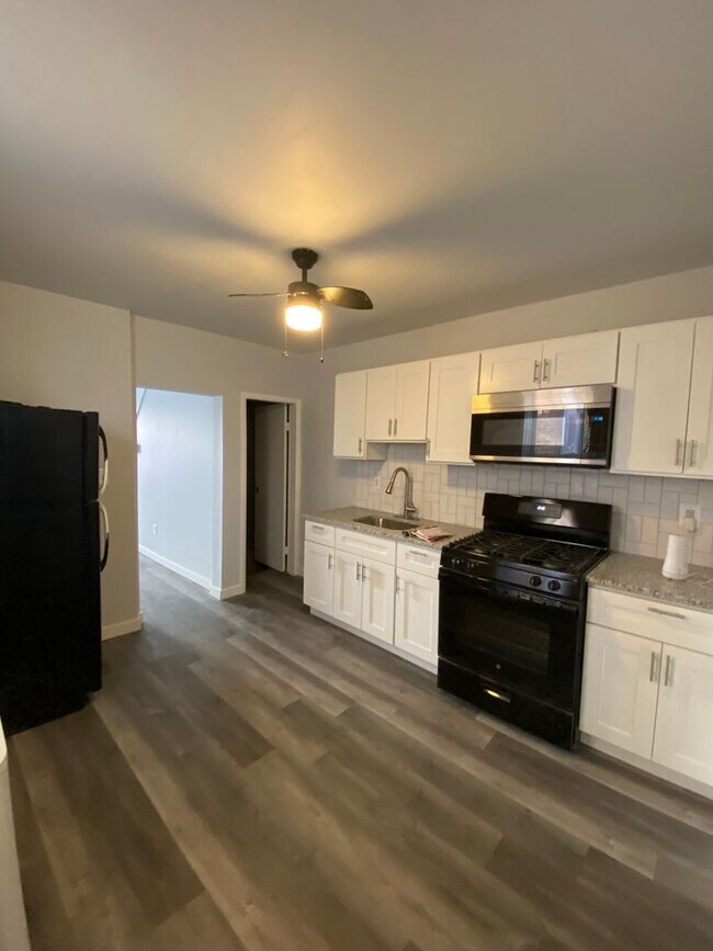 Foto del edificio - Section 8 approved! Newly renovated three bedroom, one bath