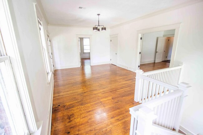 Building Photo - 151 N Evergreen St