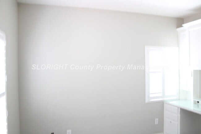 Foto del edificio - AVAILABLE JULY - Beautiful 2 Story SLO Home - 4 Bedroom / 3 Bathroom