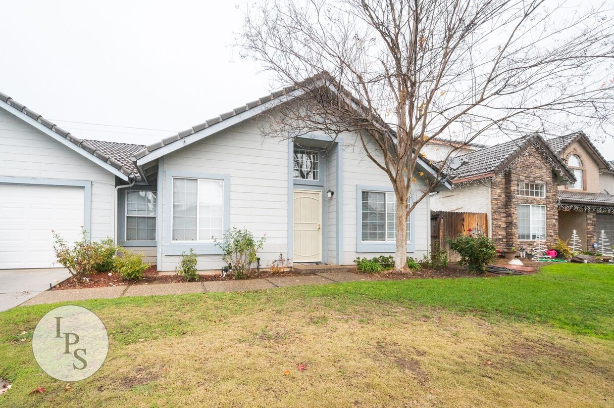 Primary Photo - Fresno NorthEast Home, 3BR/2BA, Built 1991...