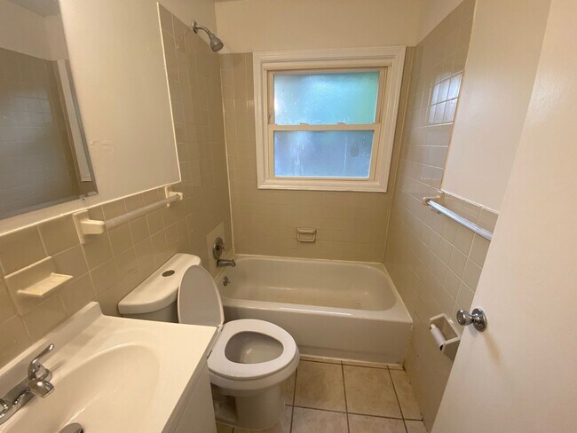 Building Photo - 10315 Galloway Dr