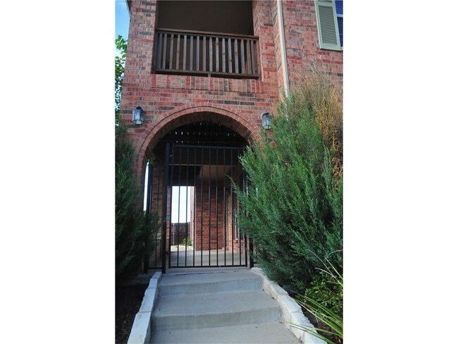 Building Photo - 9422 Park Garden Dr