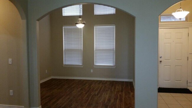 Foto del edificio - 603 SW Wallstone Rd