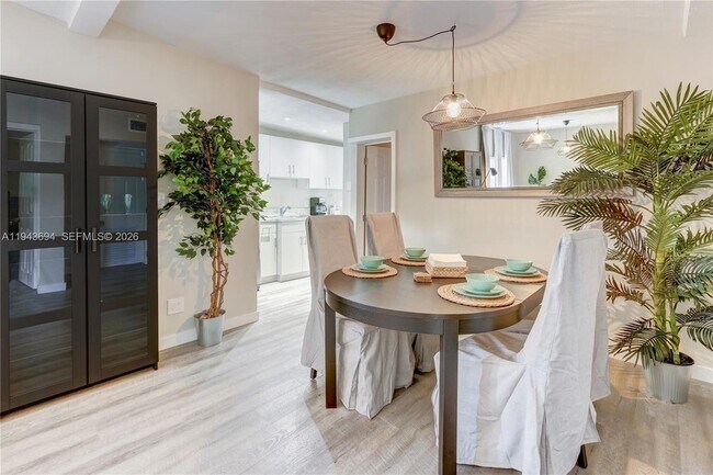 Building Photo - 427 S 24th Ave