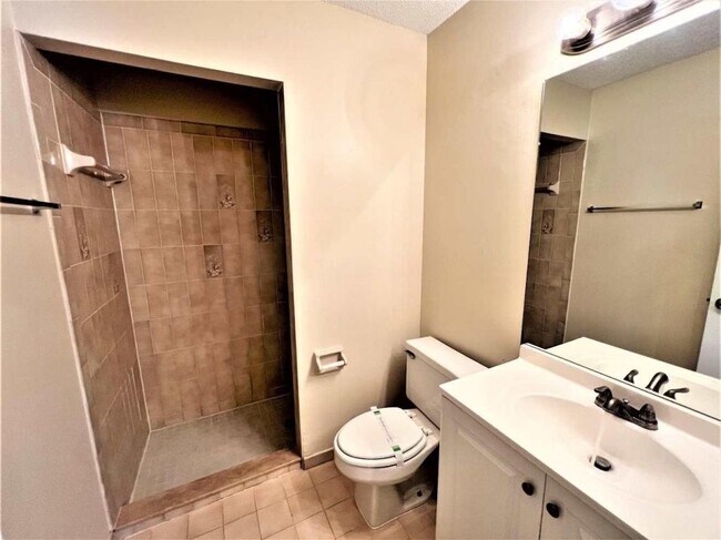Foto del edificio - 555 NW Conover St