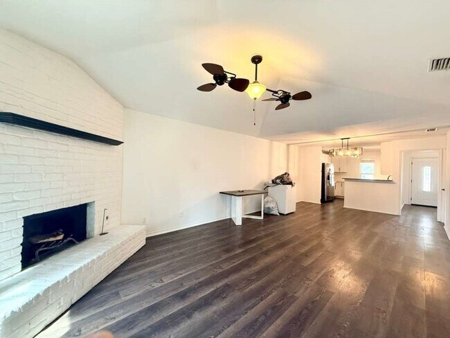 Foto del edificio - 1805 Bristol Cove