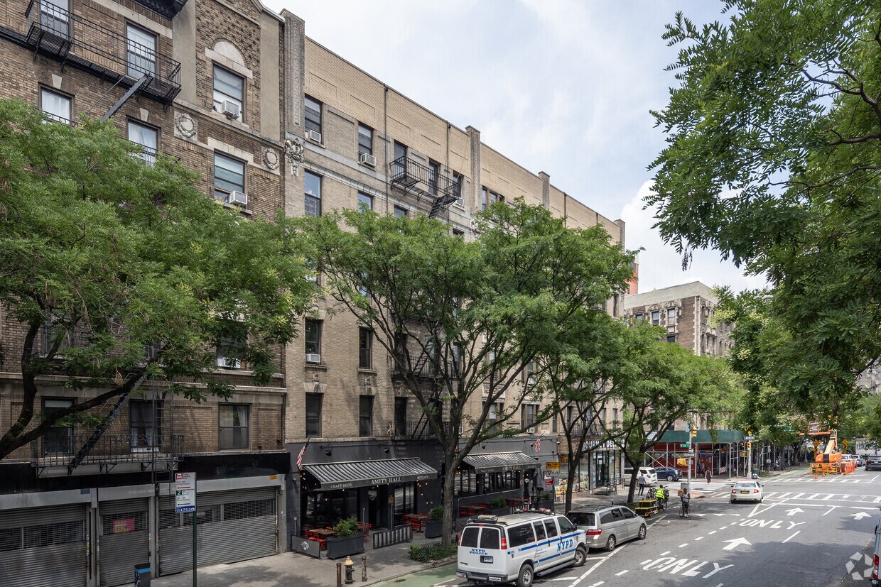 Building Photo - 200 W 109th St