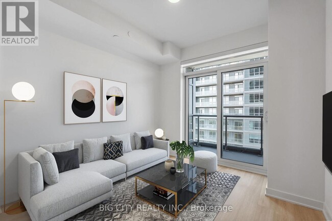 Building Photo - 30 Upper Mall Wy