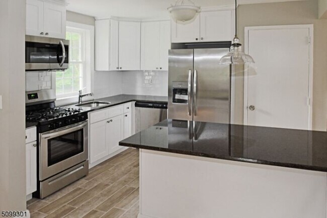 Building Photo - 17 Ertman Dr