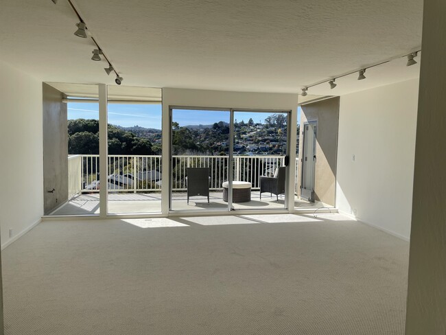 Living Area - 32 Andrew Dr
