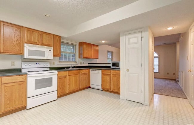 Building Photo - 894 E Sherwood Hills Dr