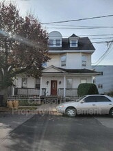 Building Photo - 212 Ash St