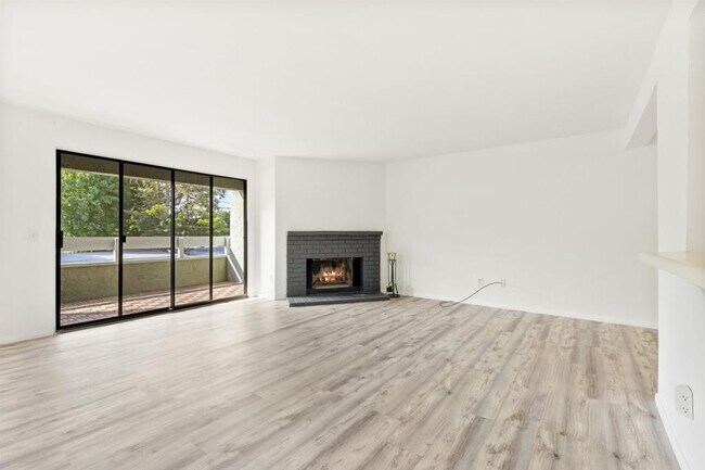 Foto del edificio - 1040 E Washington Ave
