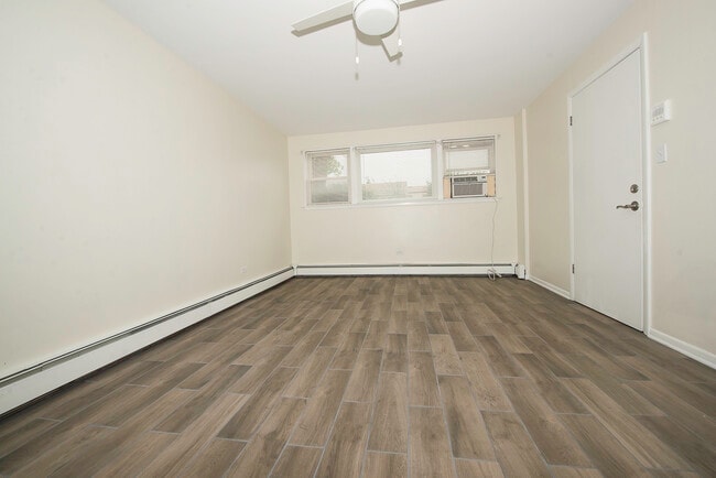 Building Photo - 2402 N 76th Ct