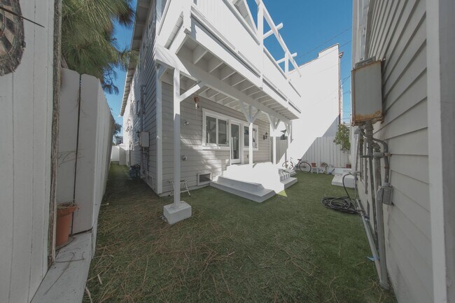 Building Photo - Beautiful, Airy Venice Home Near Beach, Sh...