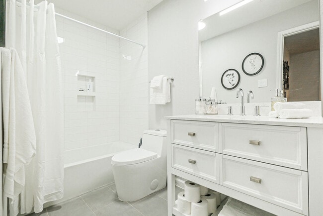 Building Photo - 2507 Montrose Blvd