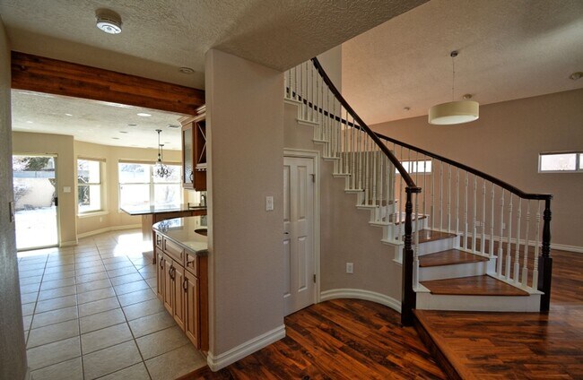 Building Photo - NE Heights Home