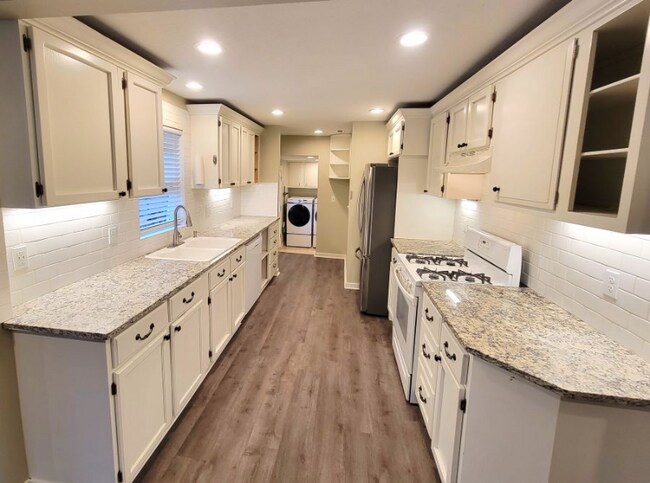 Foto del edificio - 2608 Neals Ln