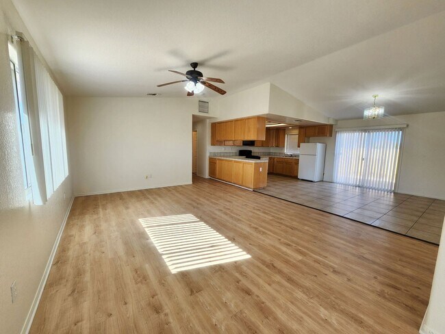 Foto del edificio - Downtown Corner Lot 3 bedroom 2 Bath