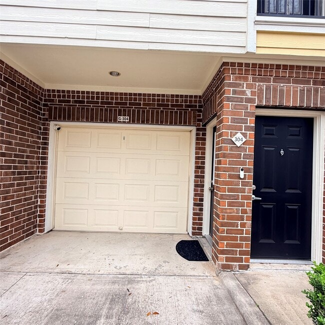 Building Photo - 9200 Westheimer Rd