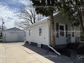 Building Photo - 1335 Dousman St