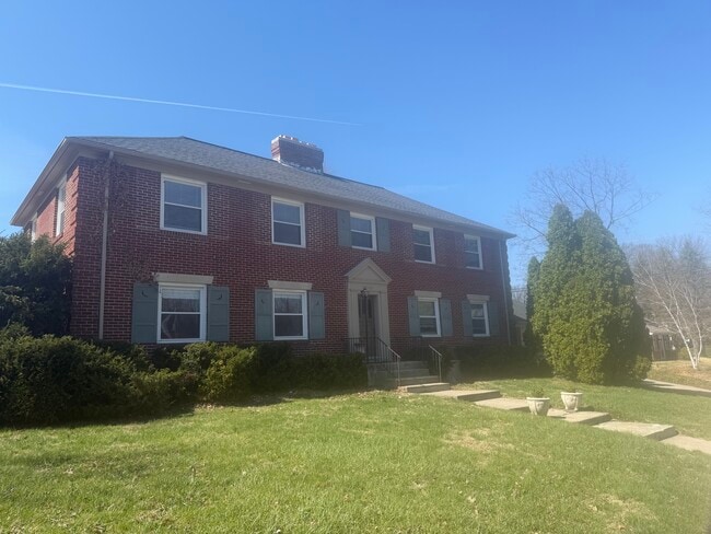 Building Photo - 615 Acorn Dr