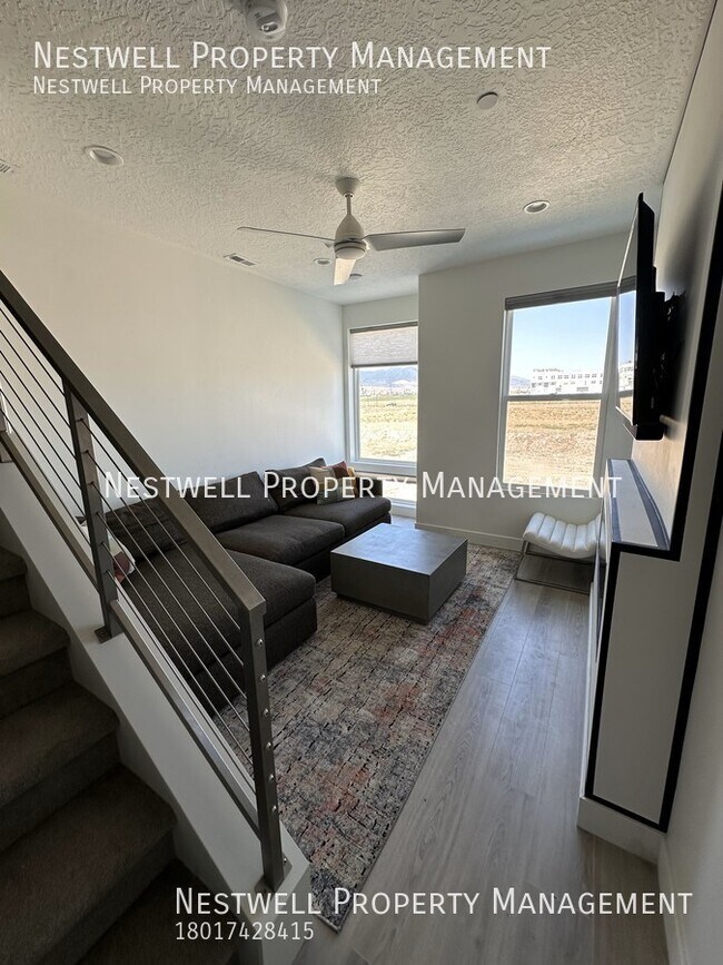 Building Photo - Charming 3-bed Townhome in Daybreak