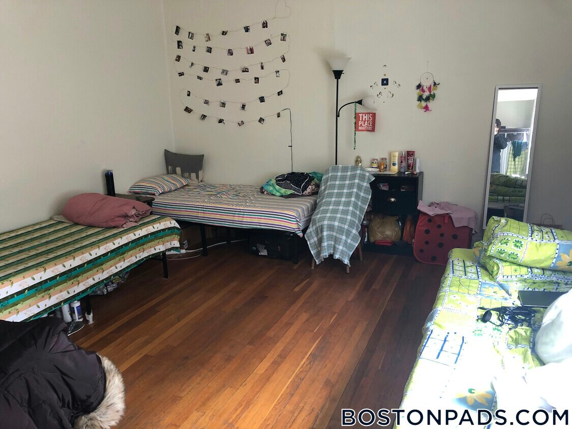 Primary Photo - 231 Park Dr