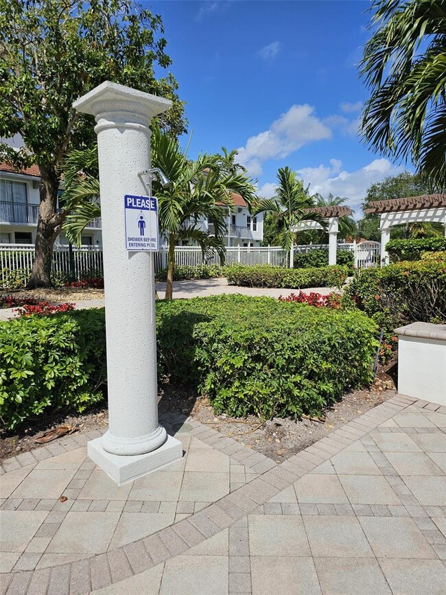 Foto del edificio - 2038 Alta Meadows Ln