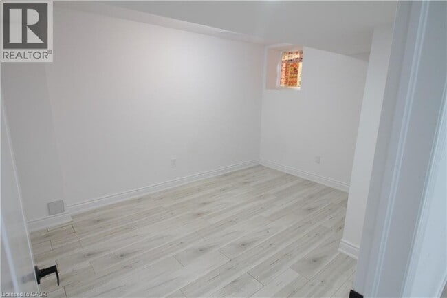 Building Photo - 473 Avens St