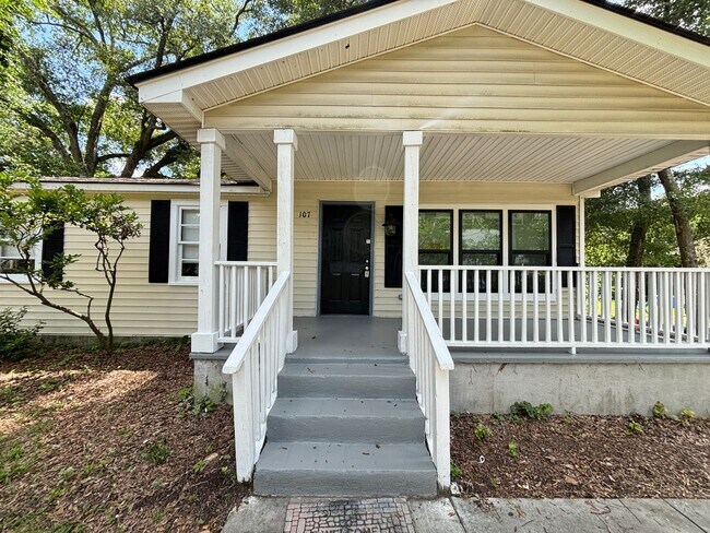 Foto del edificio - Available now! Freshly updated 3bed 1 bath Downtown Summerville!
