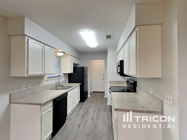 Foto del edificio - 1328 N Creek Dr