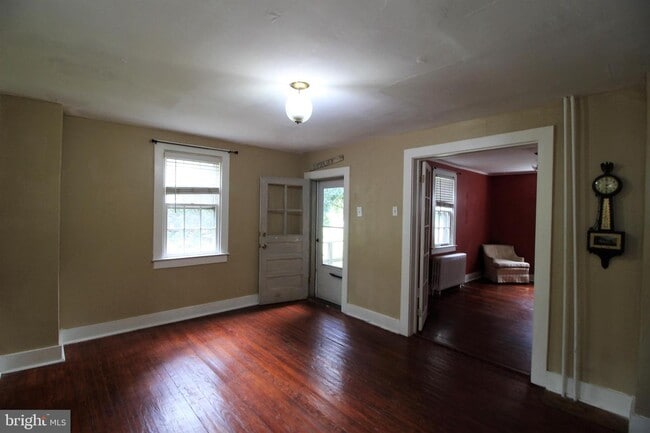 Building Photo - 52 Sherwood Rd