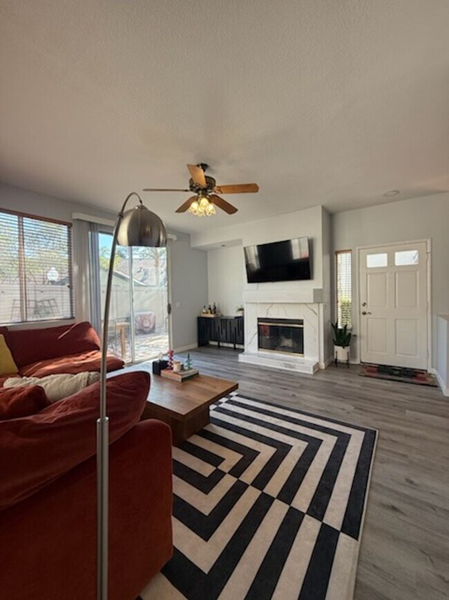 Foto del edificio - Nicely Renovated Home in Gated Community -...